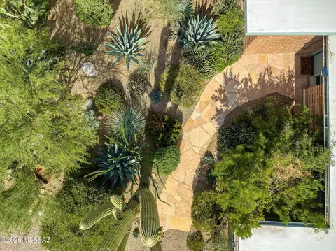 Exterior - 4560 E River Rd, Tucson, AZ 85718 photo 3 of 15