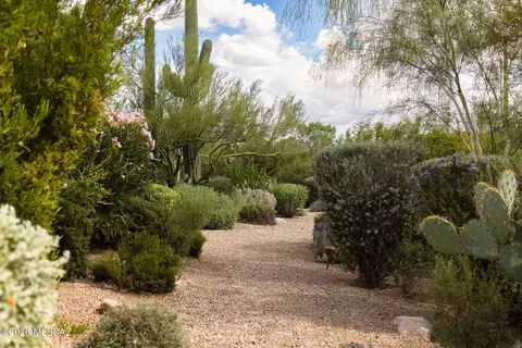 Exterior - 4560 E River Rd, Tucson, AZ 85718 photo 2 of 15