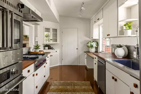 Kitchen - 4560 E River Rd, Tucson, AZ 85718 photo 1 of 3