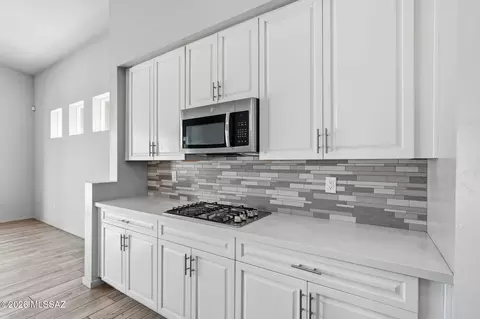 Kitchen - 7540 E Bookmark Pl, Tucson, AZ 85715 photo 3 of 4