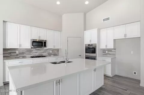 Kitchen - 7540 E Bookmark Pl, Tucson, AZ 85715 photo 1 of 4