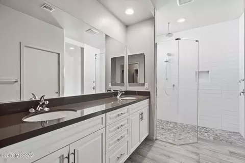 Bath - 7540 E Bookmark Pl, Tucson, AZ 85715 photo 1 of 3