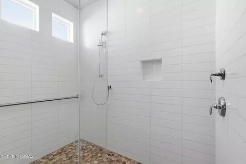 Bath - 7540 E Bookmark Pl, Tucson, AZ 85715 photo 2 of 3