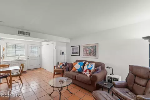291 S Paseo Cerro #B, Green Valley, AZ 85614