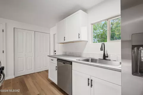 Kitchen - 1534 E Ginter Rd, Tucson, AZ 85706 photo 1 of 3