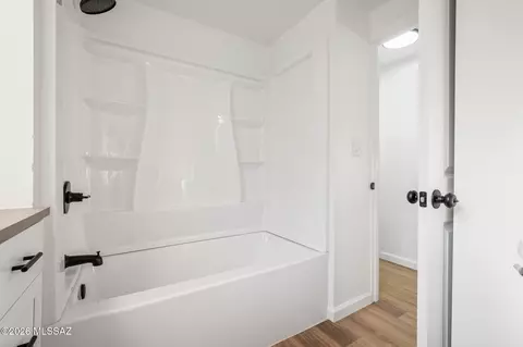 Bath - 1534 E Ginter Rd, Tucson, AZ 85706 photo 5 of 5