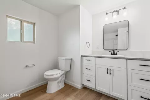 Bath - 1534 E Ginter Rd, Tucson, AZ 85706 photo 1 of 5