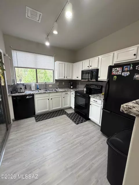 3700 S Paseo De Los Nardos, Green Valley, AZ 85614