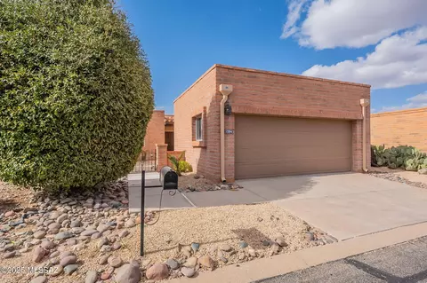 1594 W Calle Hacienda, Green Valley, AZ 85622