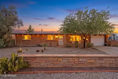5151 E Hawthorne Pl, Tucson, AZ 85711