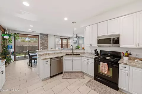 Kitchen - 4804 E Orchard Grass Dr, Tucson, AZ 85756 photo 3 of 4