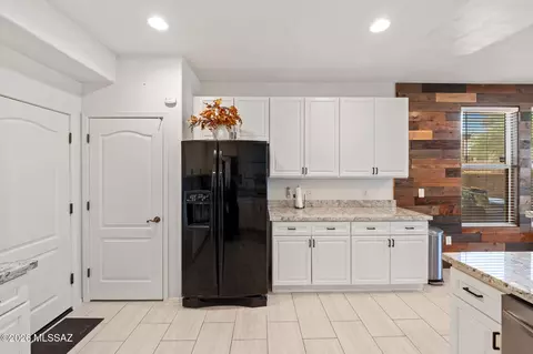 Kitchen - 4804 E Orchard Grass Dr, Tucson, AZ 85756 photo 4 of 4