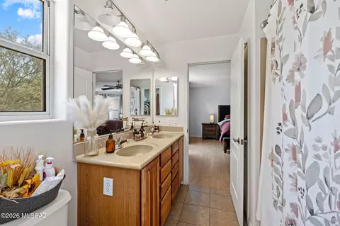 Bath - 4804 E Orchard Grass Dr, Tucson, AZ 85756 photo 1 of 3