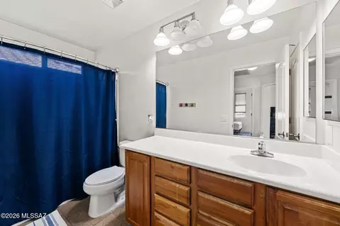 Bath - 4804 E Orchard Grass Dr, Tucson, AZ 85756 photo 2 of 3