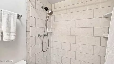 Bath - 9710 E Celeste Dr, Tucson, AZ 85730 photo 4 of 4