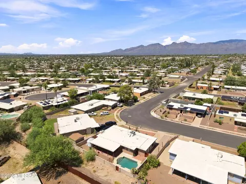 View/Area - 9710 E Celeste Dr, Tucson, AZ 85730 photo 5 of 8