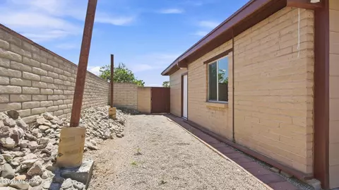 Exterior - 9710 E Celeste Dr, Tucson, AZ 85730 photo 2 of 3