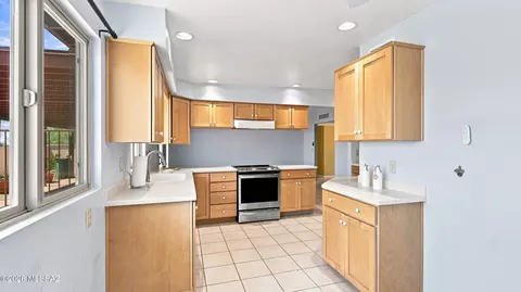 Kitchen - 9710 E Celeste Dr, Tucson, AZ 85730 photo 3 of 5