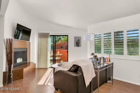 5051 N Sabino Canyon Rd #2124, Tucson, AZ 85750