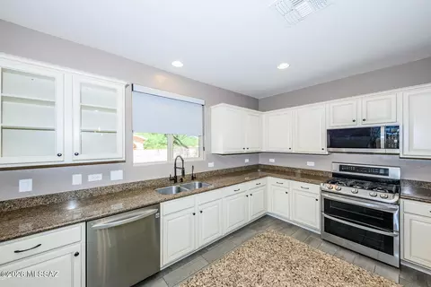 Kitchen - 112 E Adytum Pl, Vail, AZ 85641 photo 2 of 4