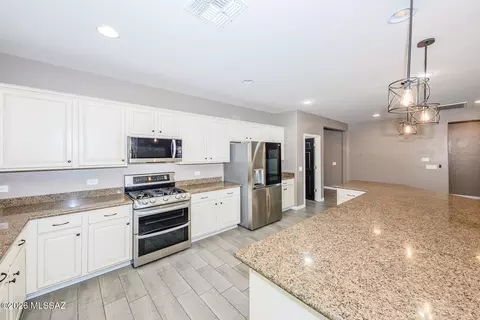 Kitchen - 112 E Adytum Pl, Vail, AZ 85641 photo 3 of 4