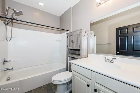 Bath - 112 E Adytum Pl, Vail, AZ 85641 photo 4 of 5
