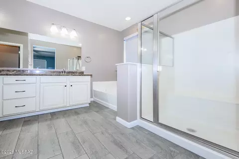 Bath - 112 E Adytum Pl, Vail, AZ 85641 photo 1 of 5