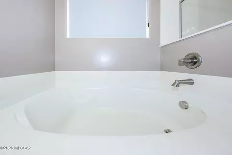 Bath - 112 E Adytum Pl, Vail, AZ 85641 photo 2 of 5