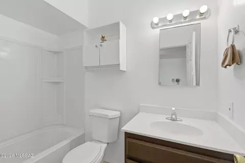 Bath - 1105 E Garden Loop, Tucson, AZ 85706 photo 1 of 1