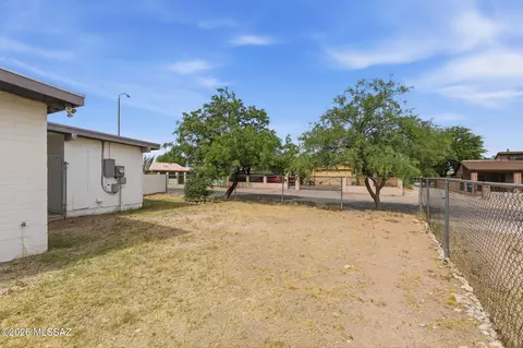 Exterior - 1105 E Garden Loop, Tucson, AZ 85706 photo 2 of 2