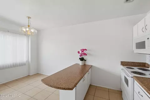 Kitchen - 1105 E Garden Loop, Tucson, AZ 85706 photo 2 of 2