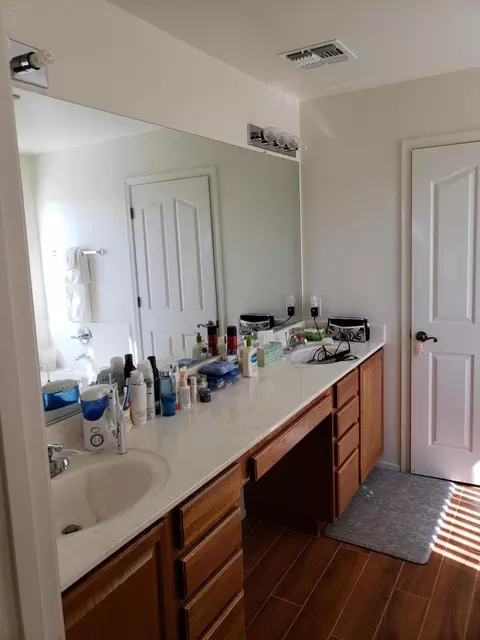 Bath - 4792 E Starpoint St, Tucson, AZ 85756 photo 2 of 3