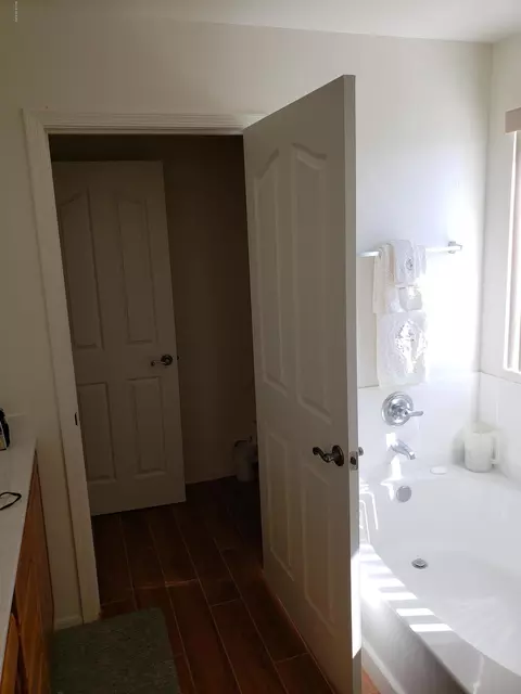 Bath - 4792 E Starpoint St, Tucson, AZ 85756 photo 3 of 3