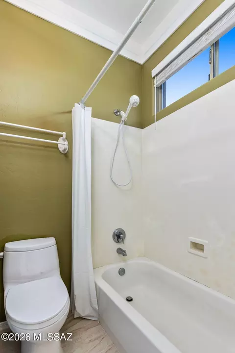 Bath - 7831 E Solace Pl, Tucson, AZ 85750 photo 3 of 5