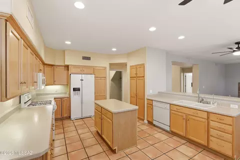 Kitchen - 7831 E Solace Pl, Tucson, AZ 85750 photo 1 of 2