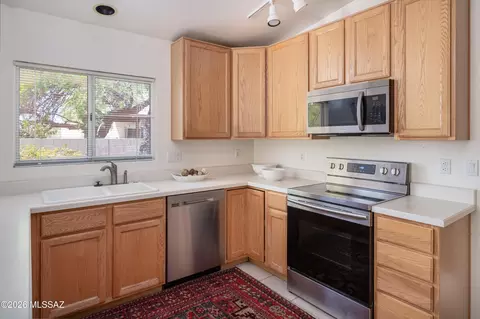 Kitchen - 138 Elixir Pl, Oro Valley, AZ 85755 photo 2 of 2
