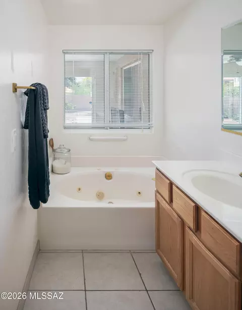Bath - 138 Elixir Pl, Oro Valley, AZ 85755 photo 2 of 3