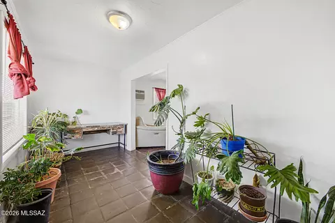 Entry Way - 321 E Jacinto St, Tucson, AZ 85705 photo 1 of 4