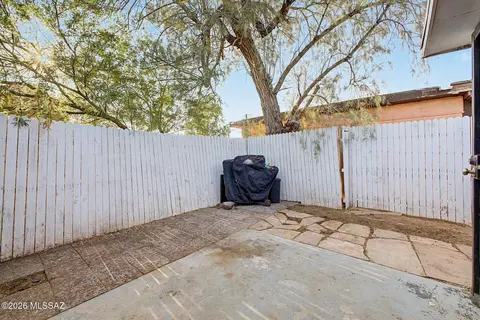 Exterior - 321 E Jacinto St, Tucson, AZ 85705 photo 4 of 5