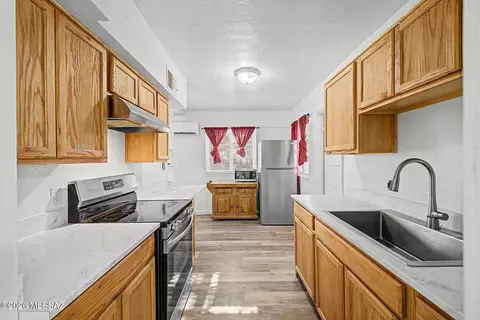 Kitchen - 321 E Jacinto St, Tucson, AZ 85705 photo 3 of 5