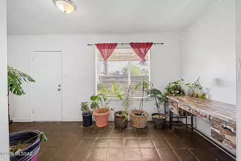Entry Way - 321 E Jacinto St, Tucson, AZ 85705 photo 4 of 4