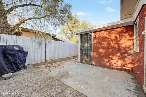 Exterior - 321 E Jacinto St, Tucson, AZ 85705 photo 3 of 5