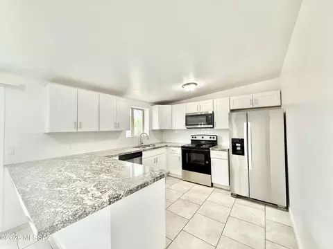Kitchen - 6042 E 33rd St, Tucson, AZ 85711 photo 2 of 5