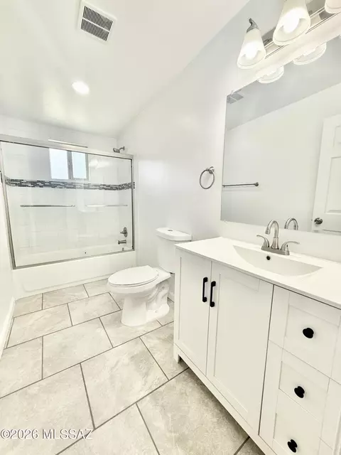 Bath - 6042 E 33rd St, Tucson, AZ 85711 photo 1 of 1