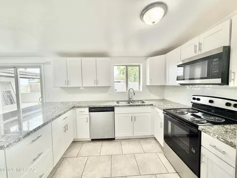 Kitchen - 6042 E 33rd St, Tucson, AZ 85711 photo 3 of 5