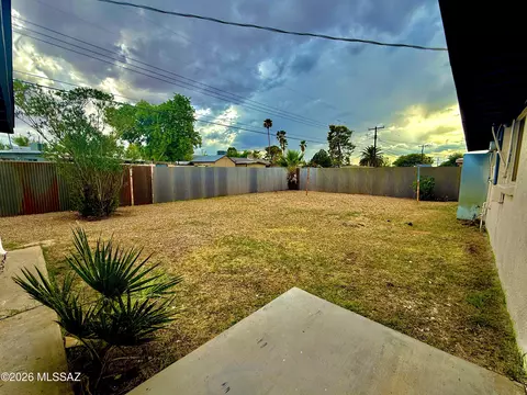 Exterior - 6042 E 33rd St, Tucson, AZ 85711 photo 3 of 8
