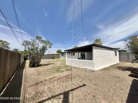 Exterior - 6042 E 33rd St, Tucson, AZ 85711 photo 7 of 8