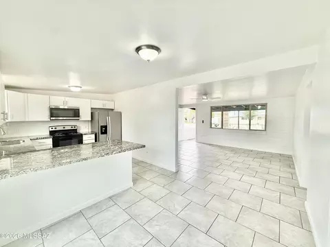 Kitchen - 6042 E 33rd St, Tucson, AZ 85711 photo 1 of 5