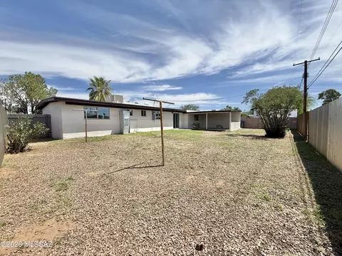 Exterior - 6042 E 33rd St, Tucson, AZ 85711 photo 6 of 8