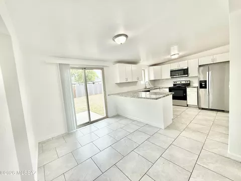 Kitchen - 6042 E 33rd St, Tucson, AZ 85711 photo 5 of 5